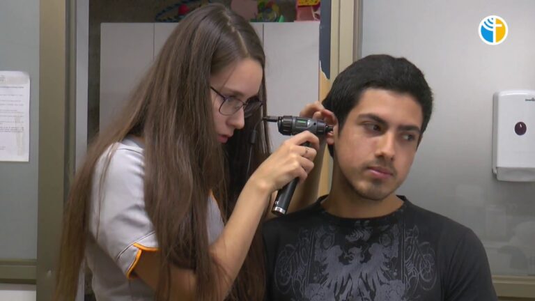 Importancia de la Revisi&oacute;n de la Audici&oacute;n para Obtener el Carnet de Conducir